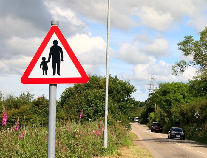 TRAFİK İŞARET LEVHALARININ ANLAMLARI NEDİR?